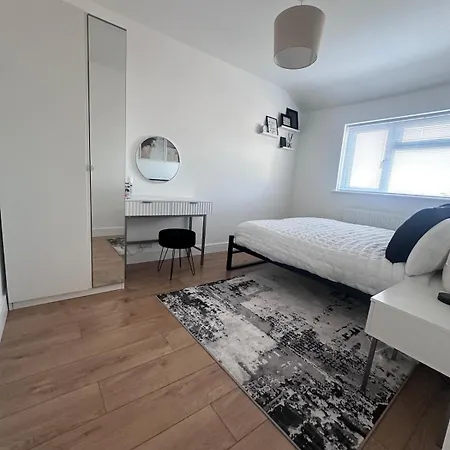 3 Bedroom From Bristol